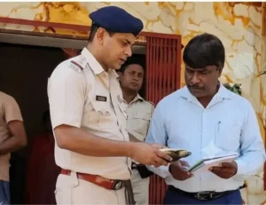 বনদপ্তরের হাতে বিরল প্রজাতির কচ্ছপ তুলে দিলেন পান্ডুয়া পুলিশ, এলাকাবাসী গড়লেন সচেতনতার নজির